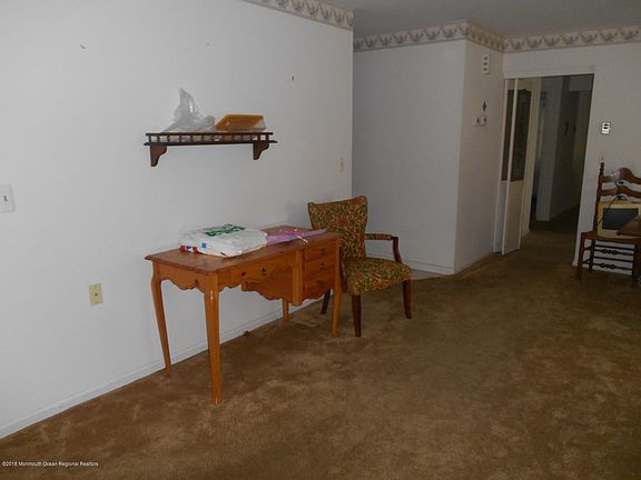 5th image of 18 Piedmont Ct