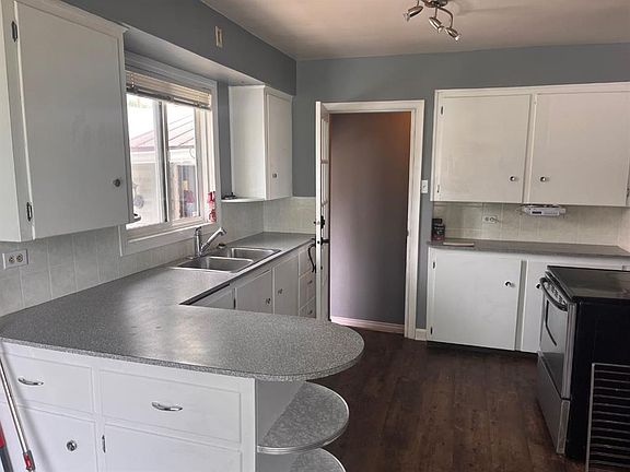 3rd image of 213 2nd Ave S
