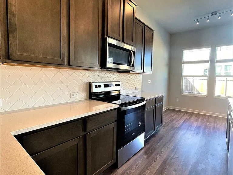 15110 Forum Ave — Photo 10