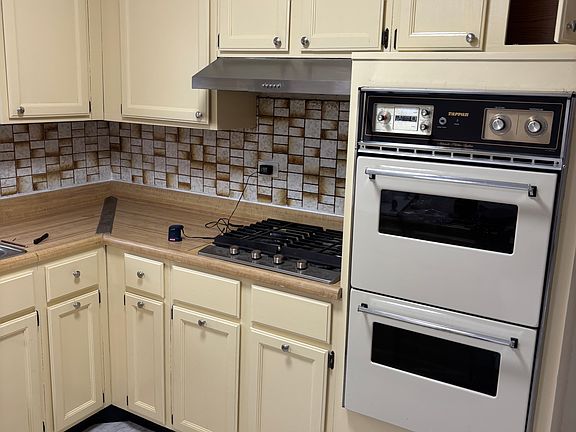 5th image of 4008 Wagner Ave APT 2