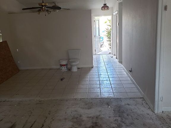 2nd image of 420 NW 47th St