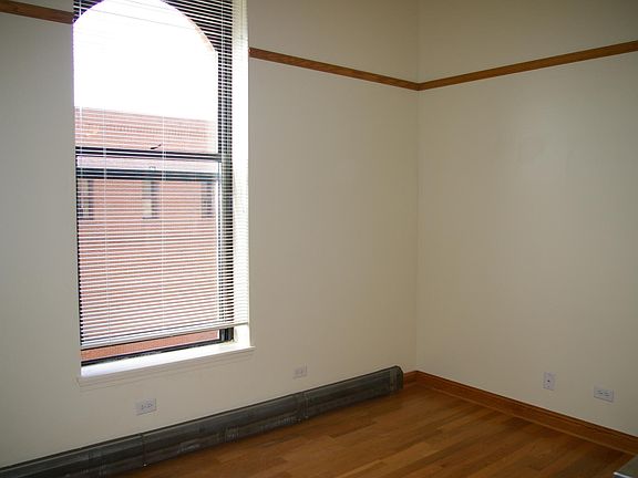 4th image of 104 N Benton St #308