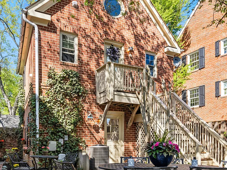 116 Kent Square Rd — Photo 1