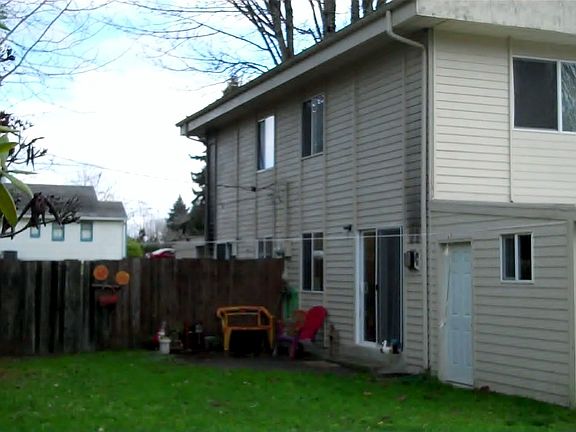 3rd image of 2002 12th Ave NE