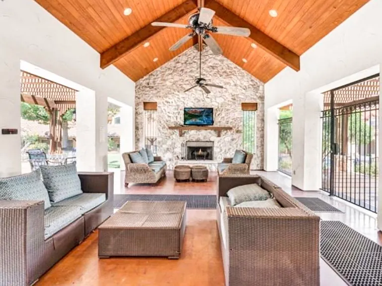108 Tuscan Dr — Photo 4