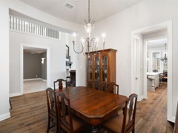 4th image of 3110 Belmont Way
