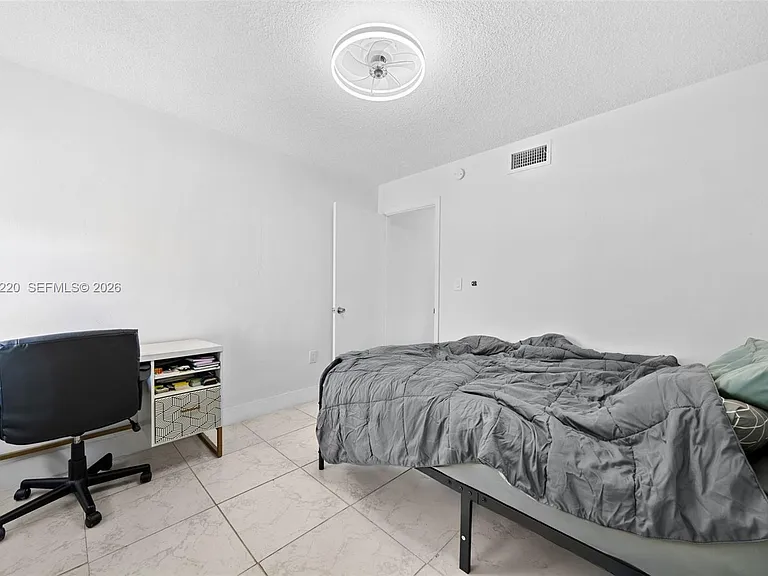 515 SW 3rd St #6 — Photo 9
