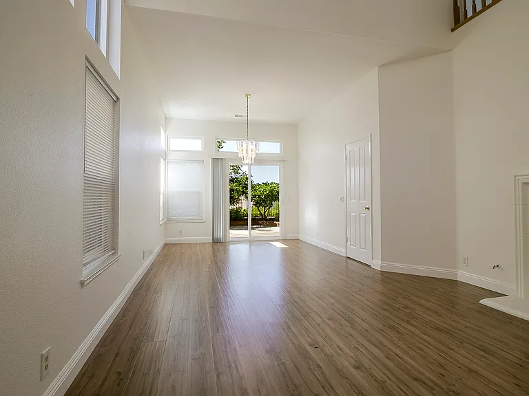 25035 Eaton Ln — Photo 6
