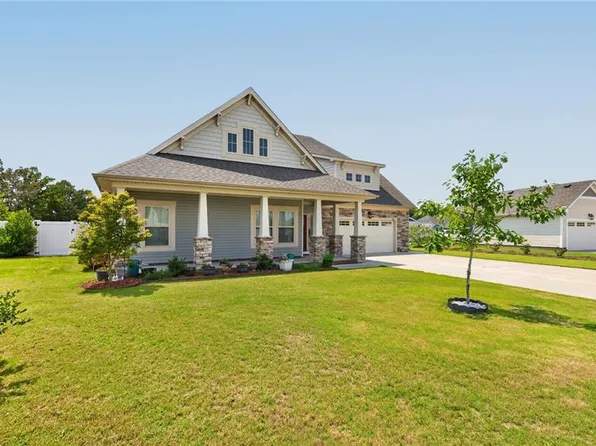 106 Snoozy Manor Ln, Moyock, NC 27958