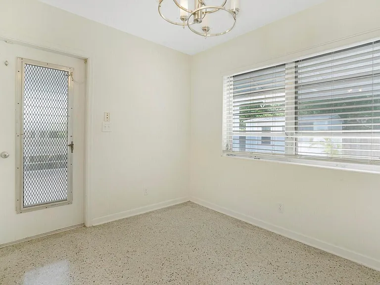3410 Poinsettia Ave — Photo 11