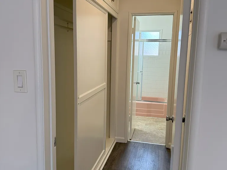 912 N Genesee Ave #8 — Photo 17