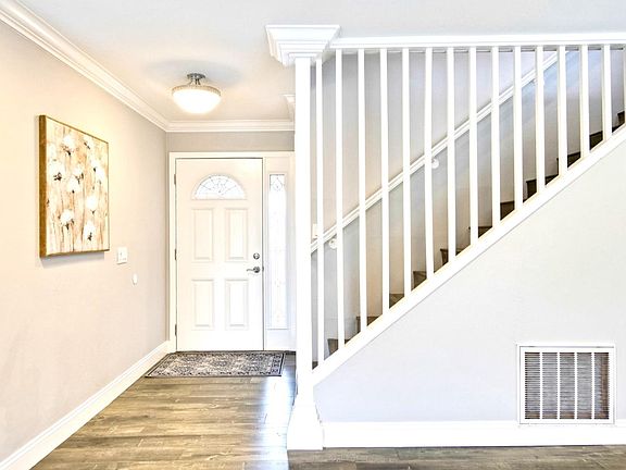 5th image of 1011 Live Oak Dr
