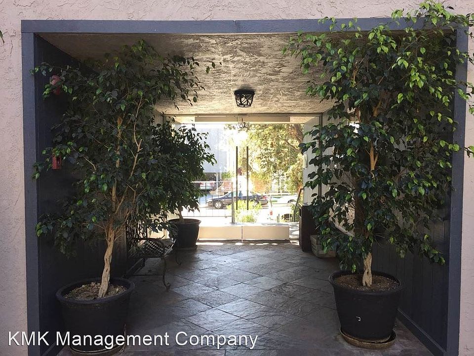 1st image of 3516 Jasmine Ave #106