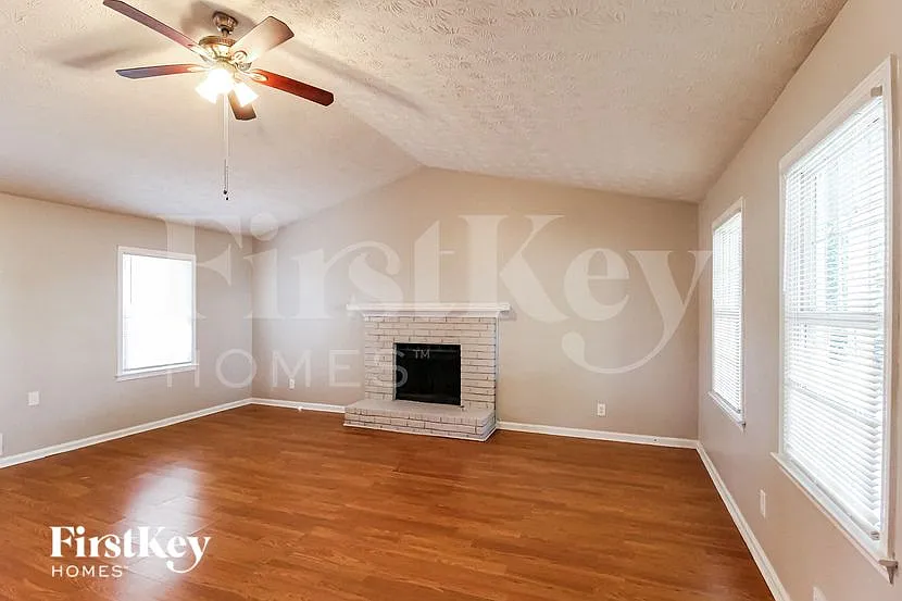 3 bed, 2.0 bath, 1704 sqft, $2,275 — Photo 4