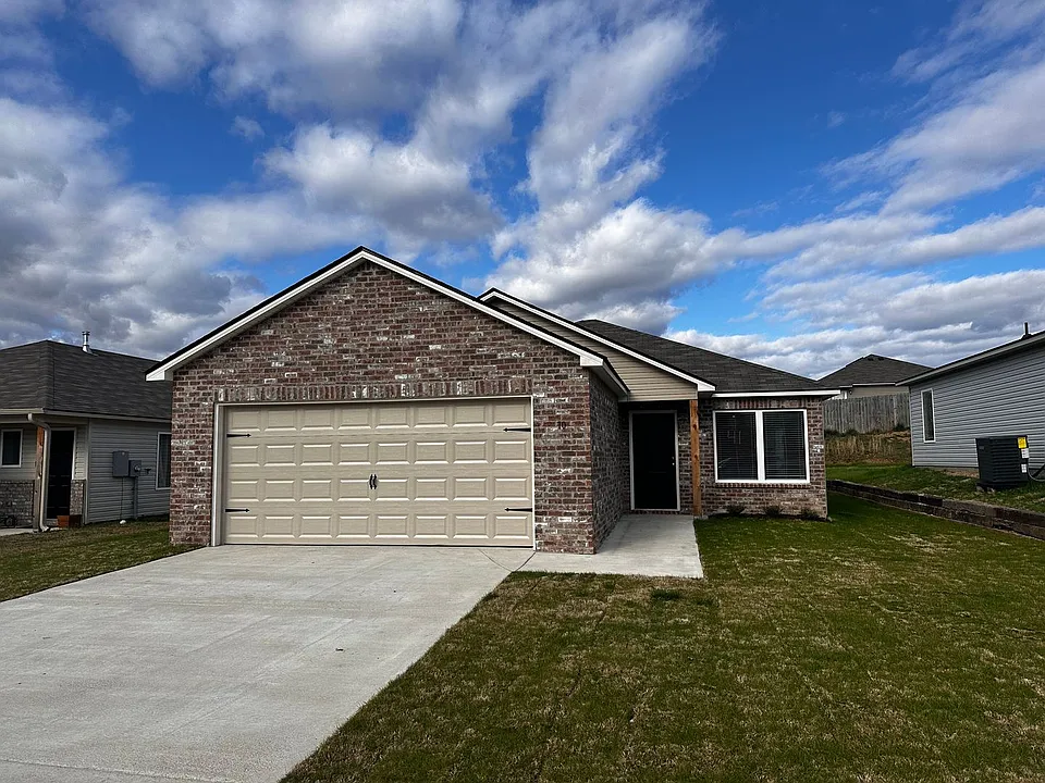 70 Cypress Ct