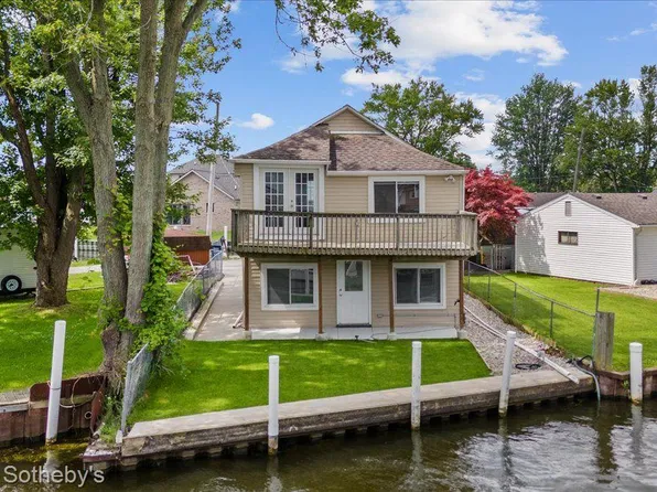 29445 Private Dr, Chesterfield, MI 48047