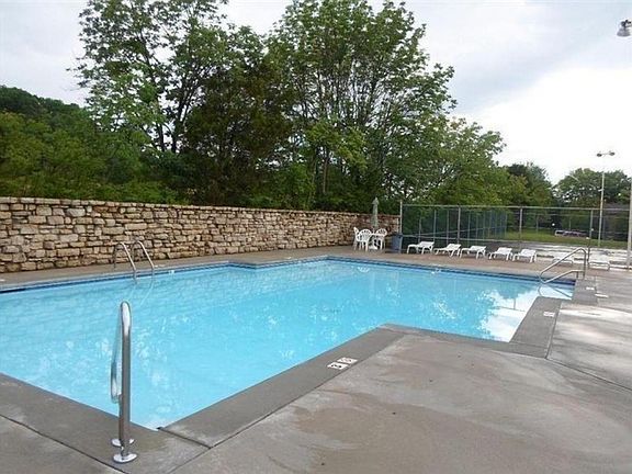 2nd image of 7230 Creekview Dr Unit Vii-d