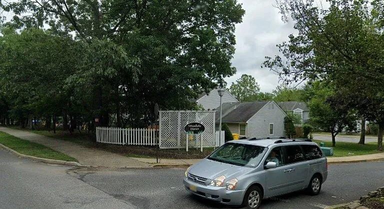434 Woodlake Manor Dr — Photo 1