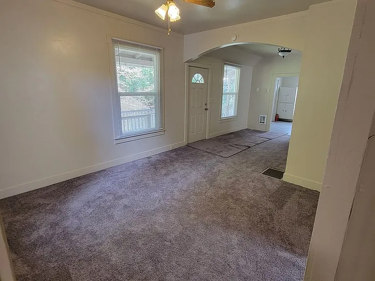 1290 Retsil Rd E — Photo 4