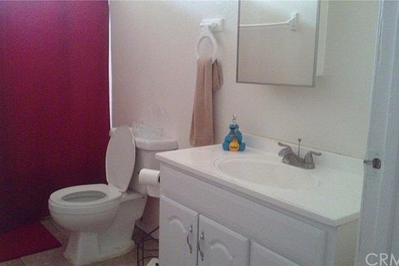 UPSTAIRS BATHROOM FULL