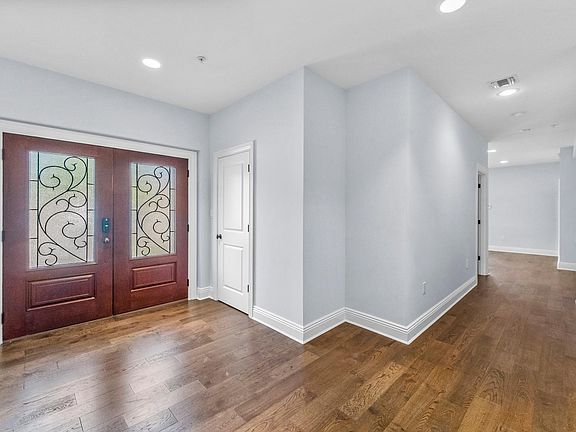 3rd image of 222 Columbia Ave