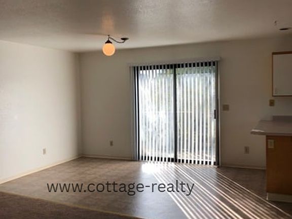 4th image of 1431 Larissa Cir #D