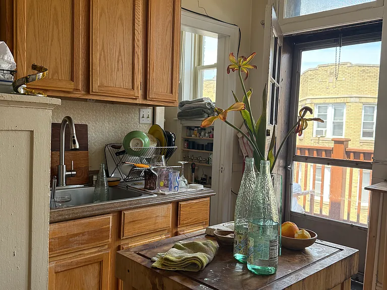 2820 W Dickens Ave #3 — Photo 3