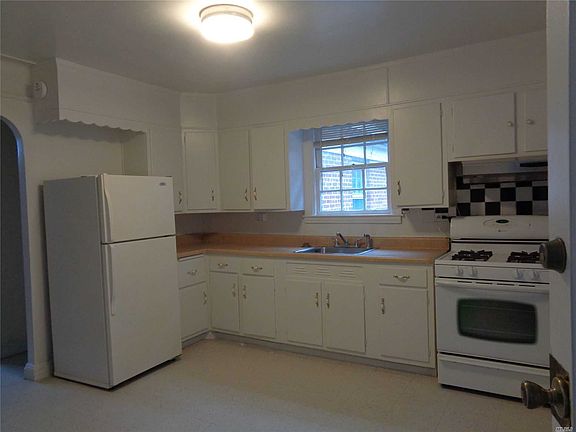 4th image of 4045 78th St Floor 2