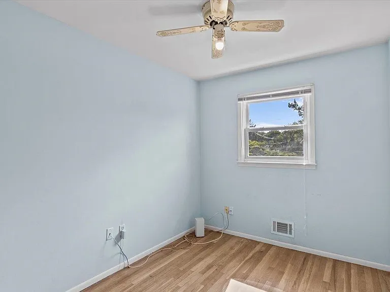811 Harvey Rd — Photo 11