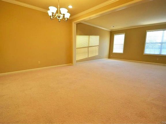 4th image of 215 Canter Ct