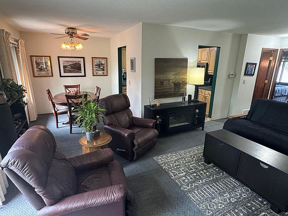 5th image of 284 W Eagle Lake Dr