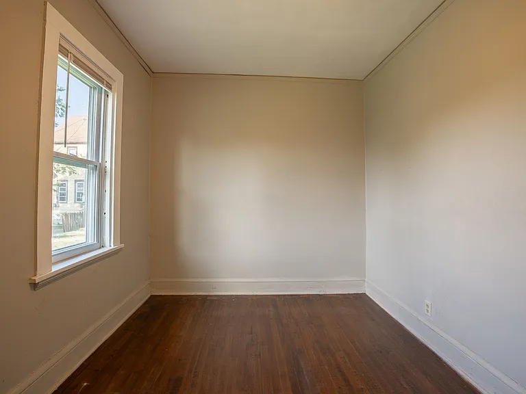 2348 S Kinnickinnic Ave — Photo 15