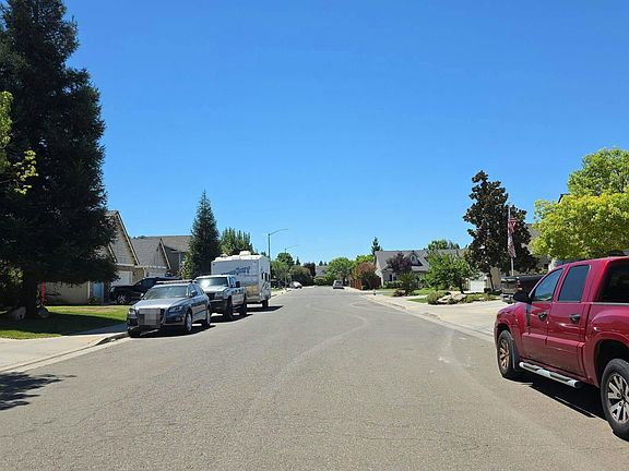 4th image of 3122 N Clover Ave