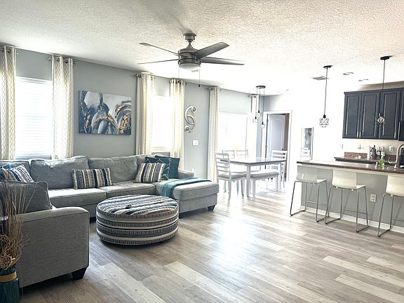 2nd image of 2028 Barstow Ln