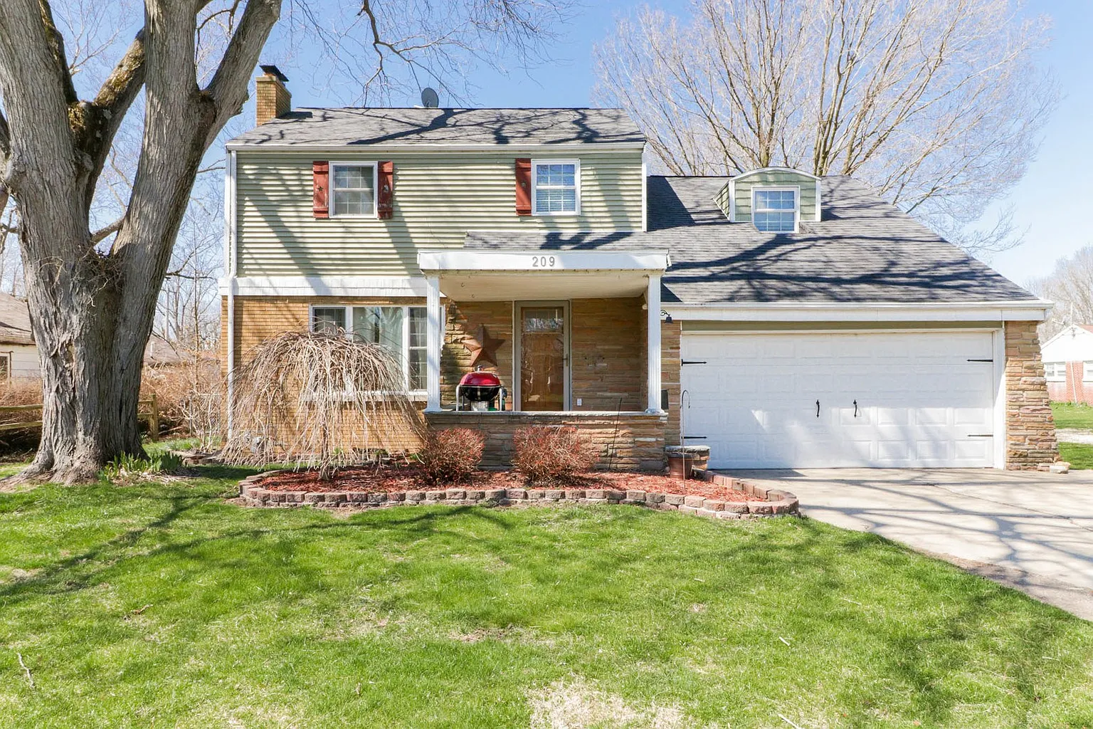209 S Park Ave photo 1