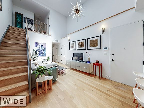 4th image of 244 E 53rd St #Penthouse 1