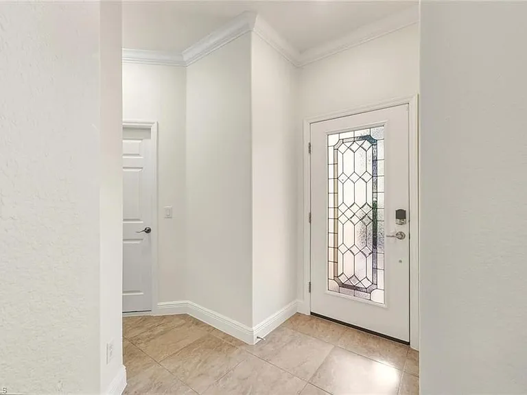 2080 Wellington St — Photo 5