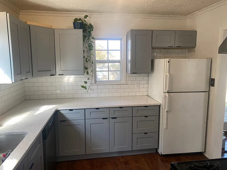 2807 E 1st St S — Photo 3