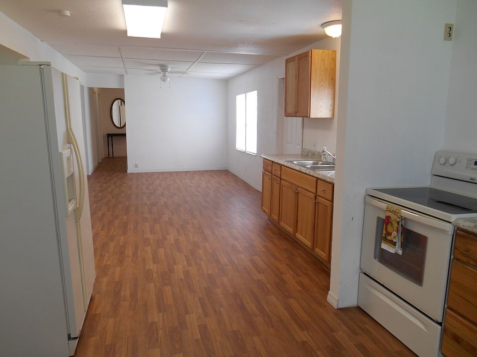 Kitchen (11 x 18) / Dining Room (11x 14)