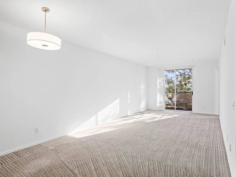 Costa Verde Village Apartments — Photo 52