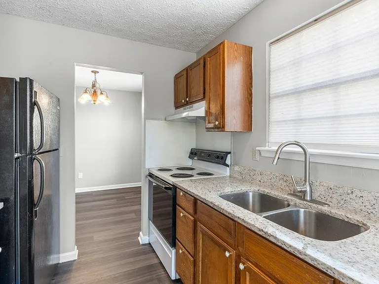 8228 Wynewood Ct — Photo 3