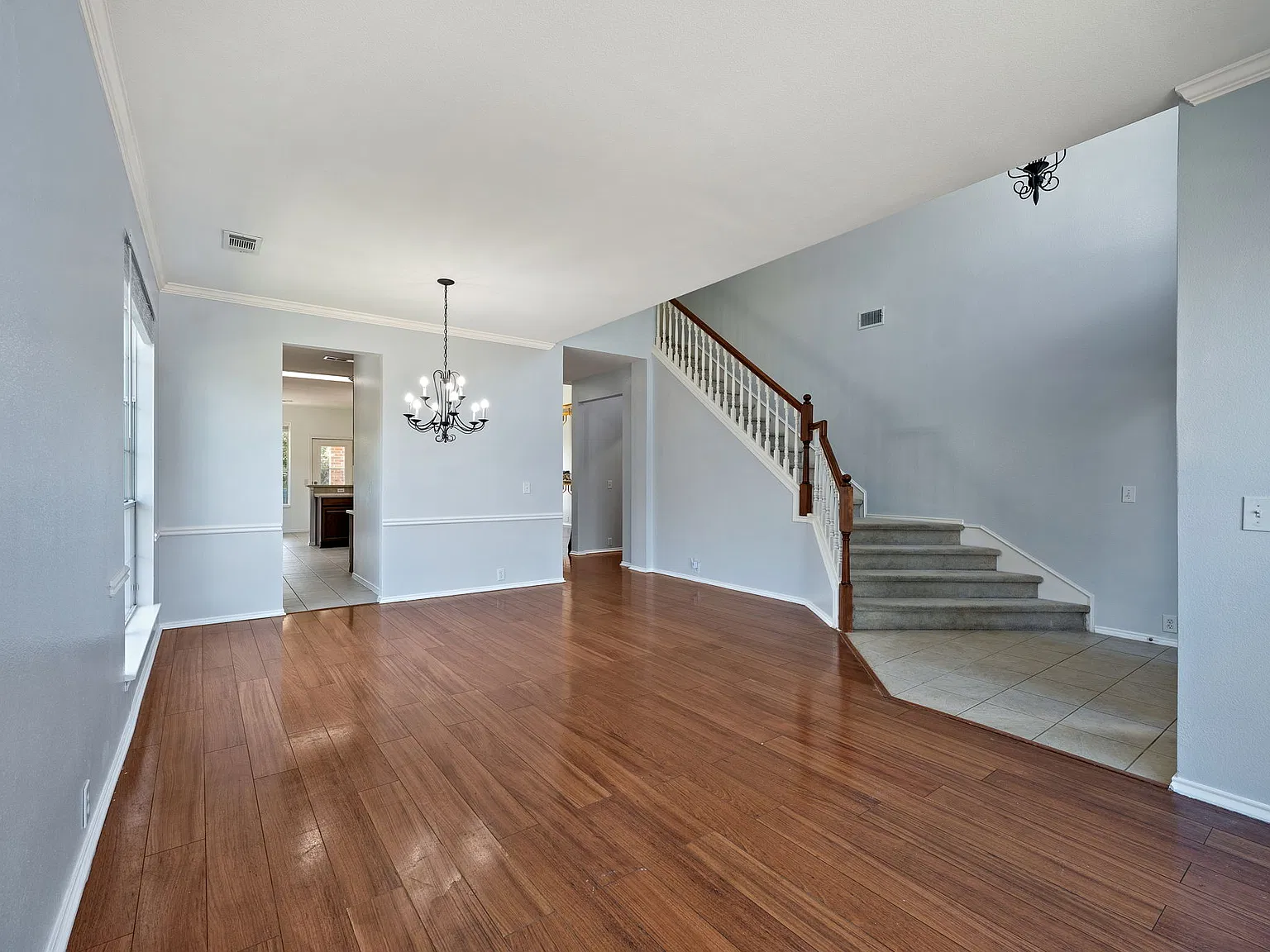 5 bed, 3.5 bath, 3203 sqft, $3,200 — Photo 4