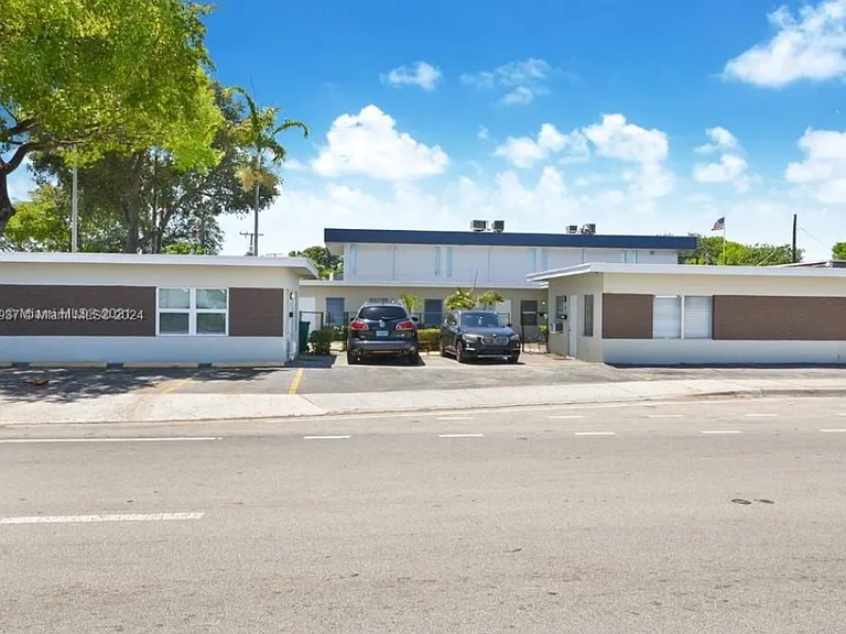 2342 N Federal Hwy — Photo 11