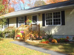 17 Oriole Ct, Saratoga Springs, NY 12866