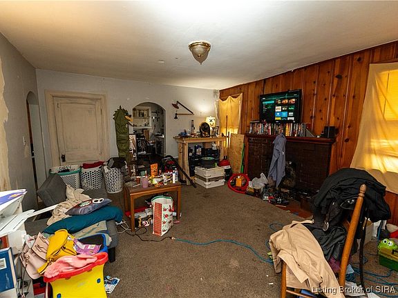 4th image of 211 S State Street