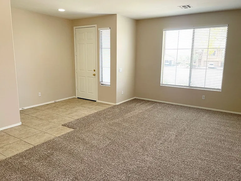3720 W Rushmore Dr — Photo 3