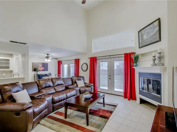 631 Cimarron Trl, Irving, TX 75063