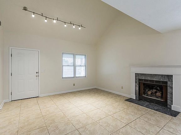 4th image of 1103 Jonestown Ln