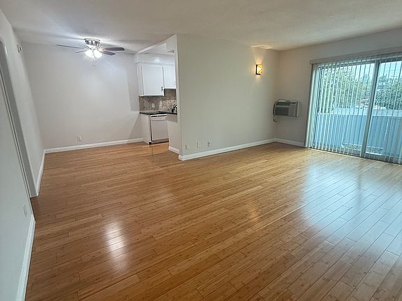 5th image of 8939 Cadillac Ave #307