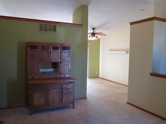 4th image of 505 E Redwood Dr